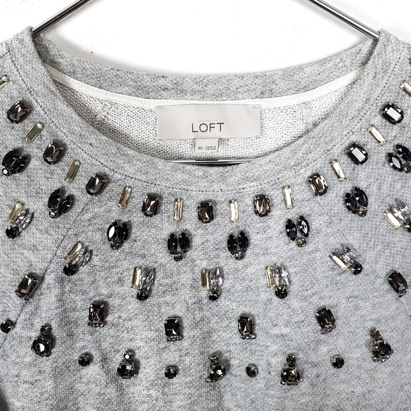 LOFT ANN TAYLOR Gray Jeweled Gray Scoop Neck Sweater Size: X-Small - Picture 3 of 7
